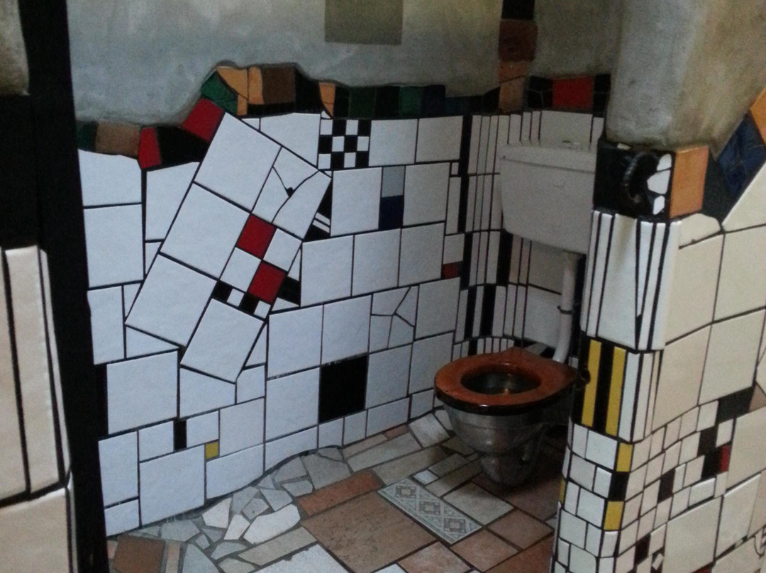 Kawakawa Public Toilets by Hundertwasser景点图片