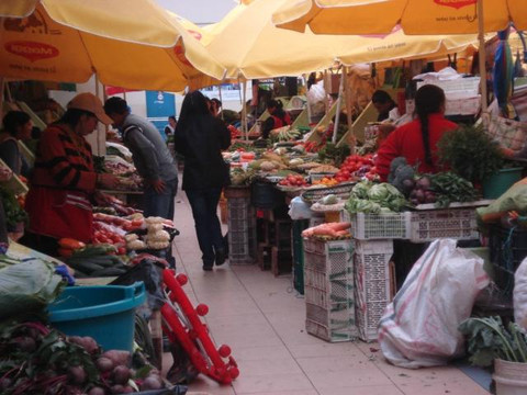 Mercado 10 De Agosto-昆卡必去景点