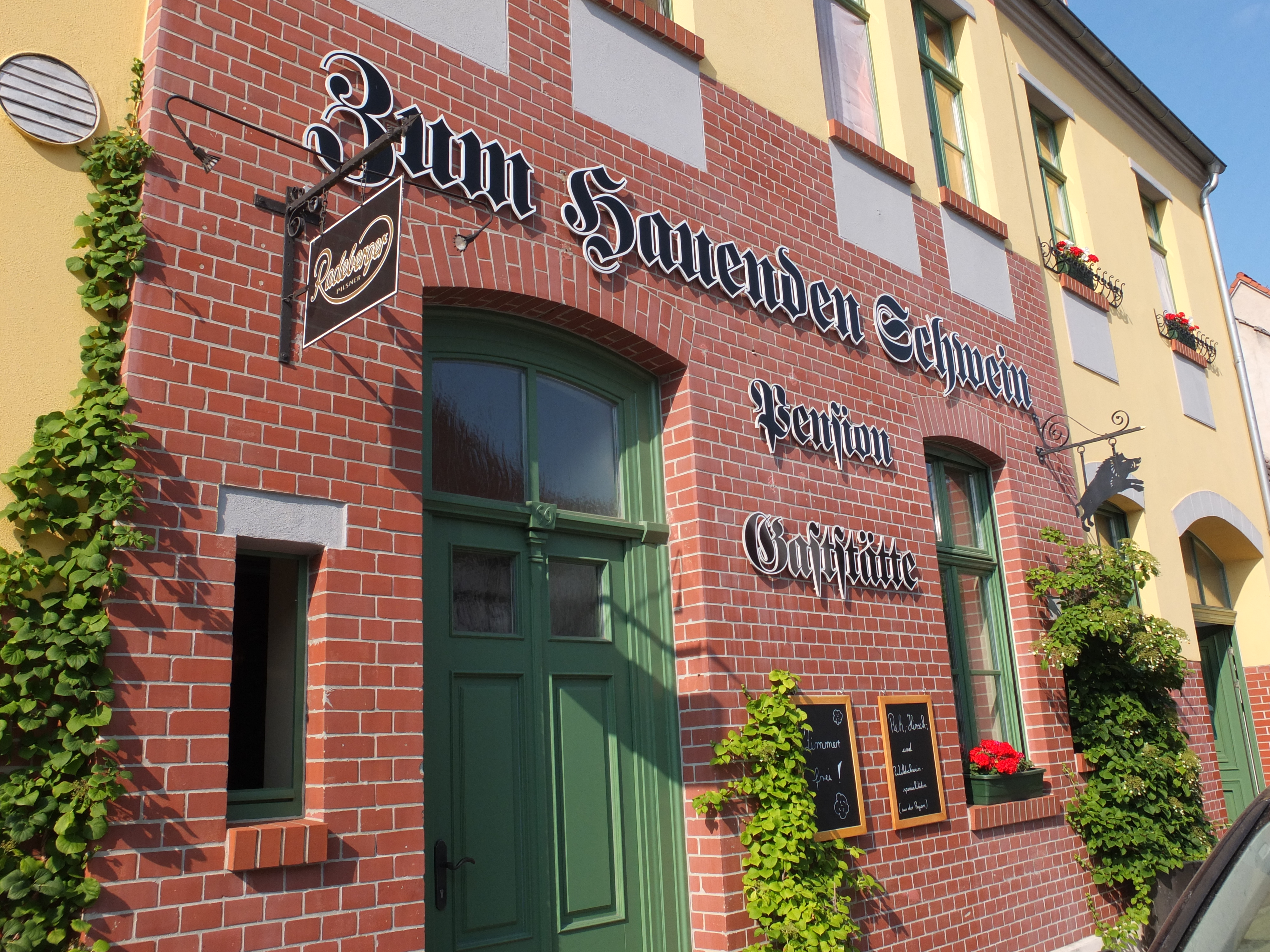 Zum hauenden Schwein-官方