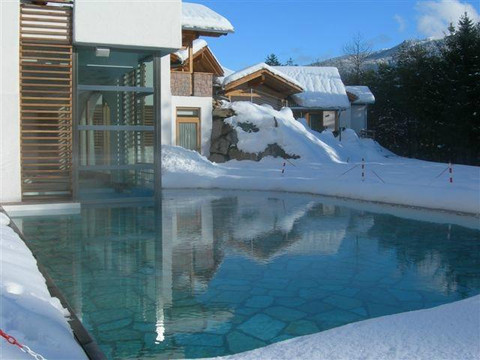 卡斯特雷套房酒店主图