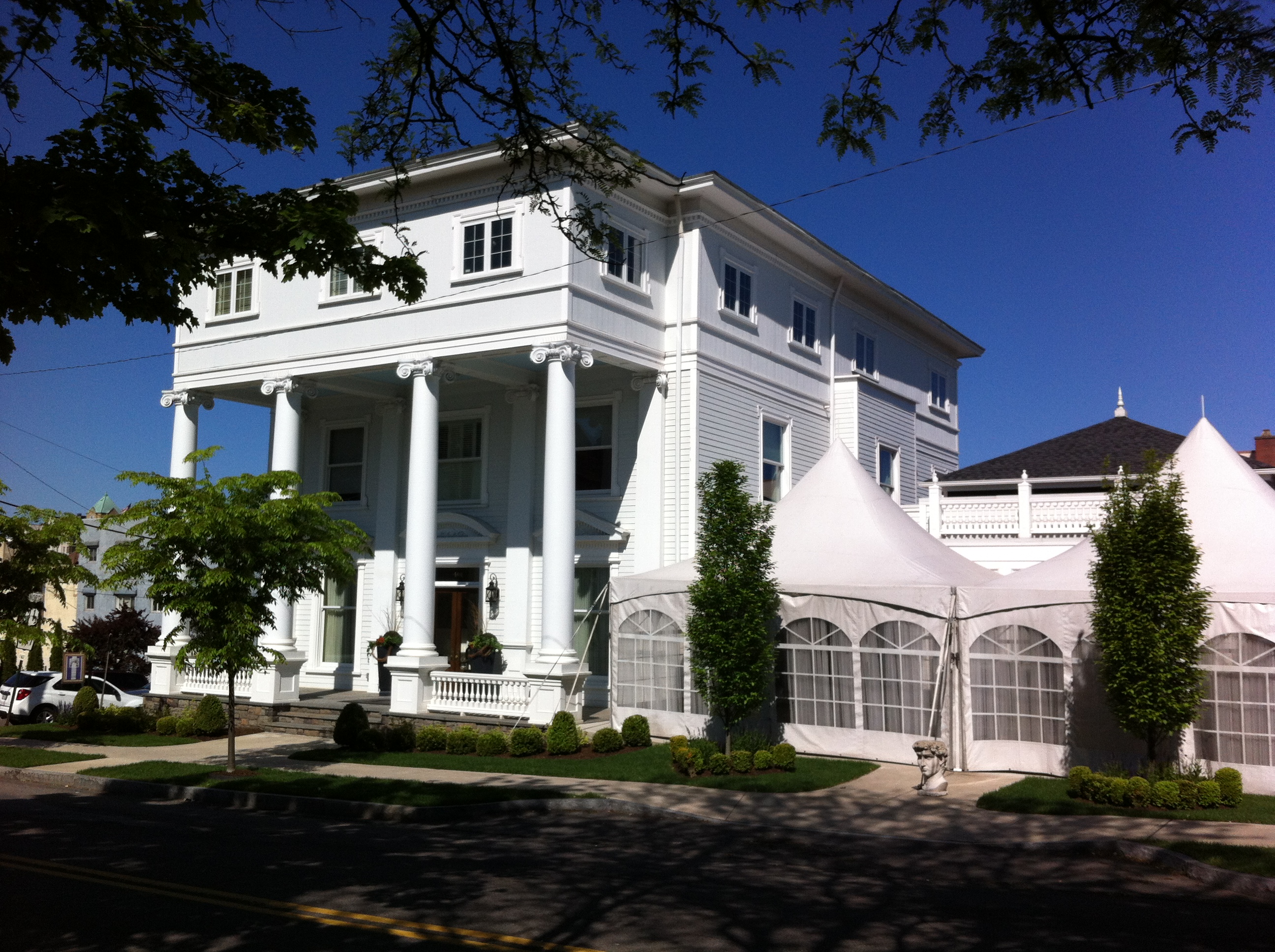 The Colonnade-官方