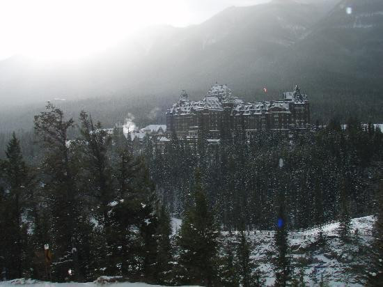 弓河瀑布-班夫必去景点