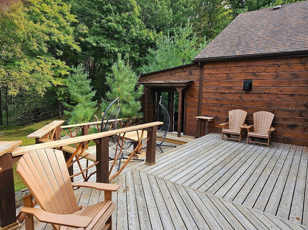 Black River Retreat主图