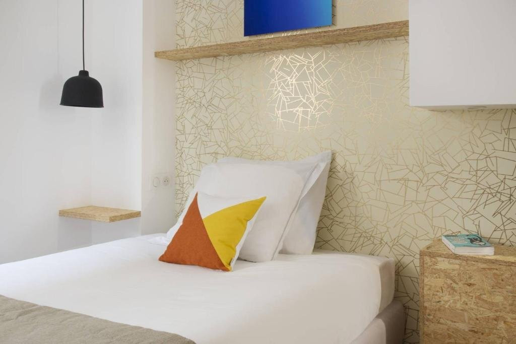 巴黎伊西莱穆利诺伊兹酒店