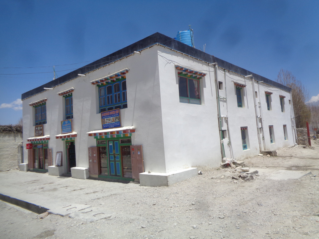 Lotus Holiday Inn主图