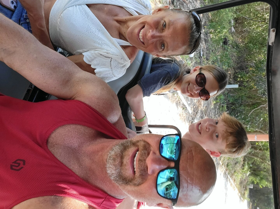 Mayahual Red Shirts Golf Carts-Mahahual必去景点