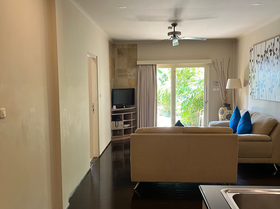 罗维纳酒店主图