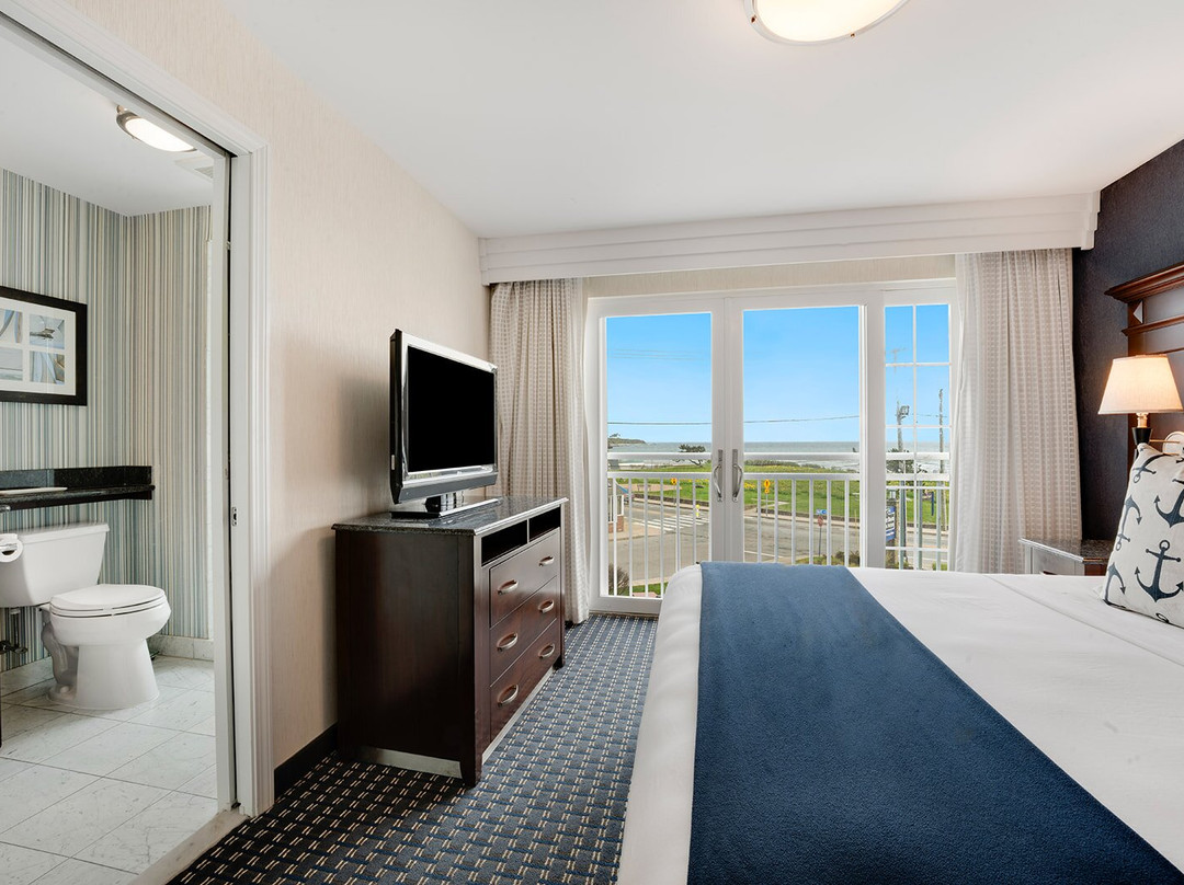 纽波特海滩套房酒店主图