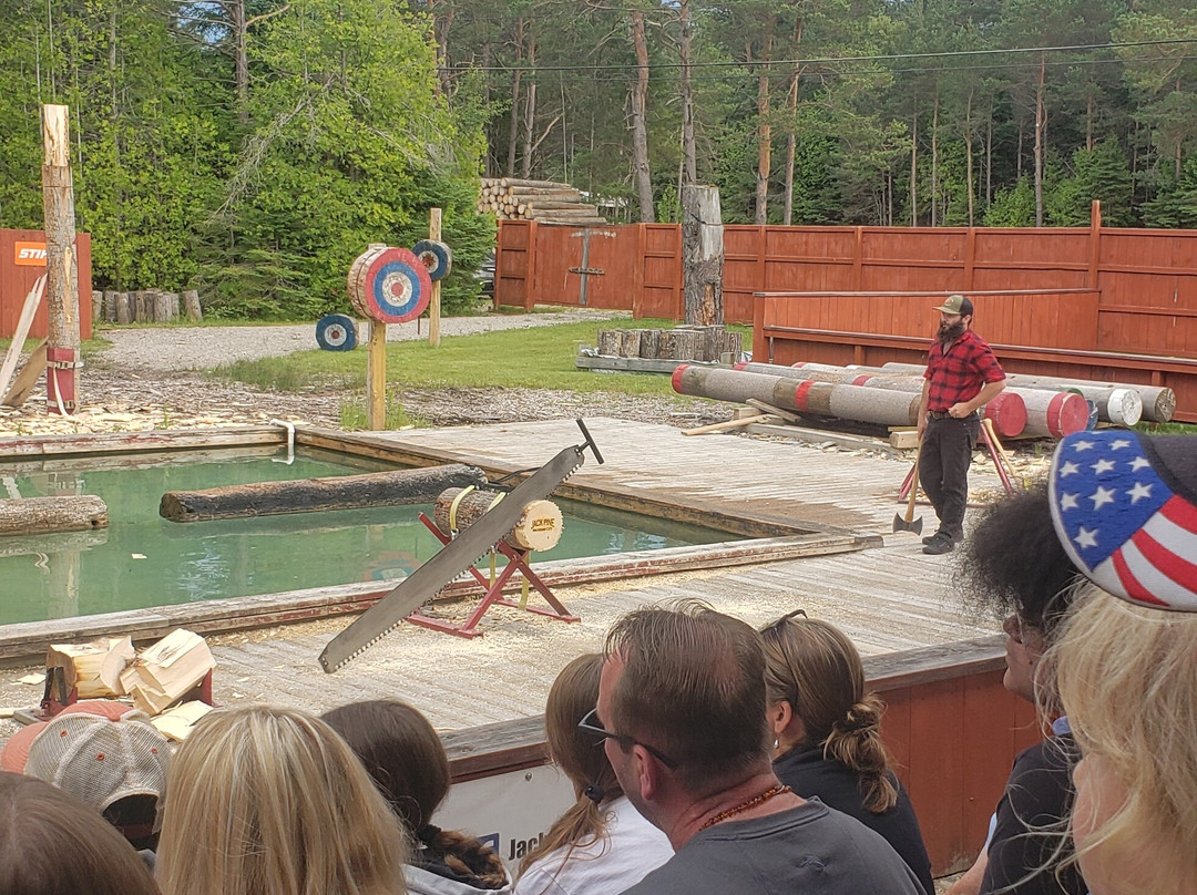 Jack Pine Lumberjack Show景点图片