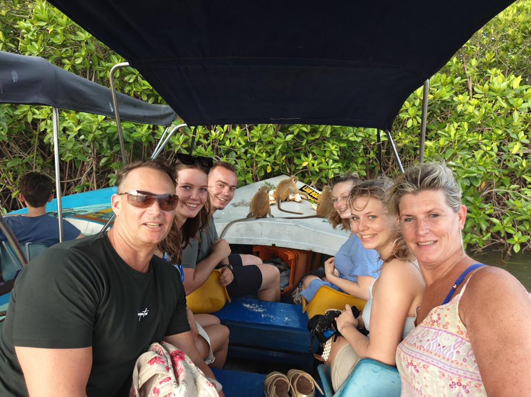 Liam Boat Safari景点图片