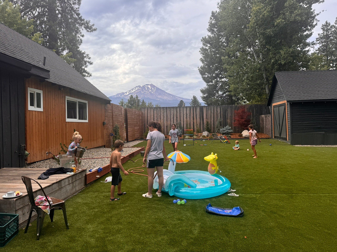 Shasta View Lodge主图