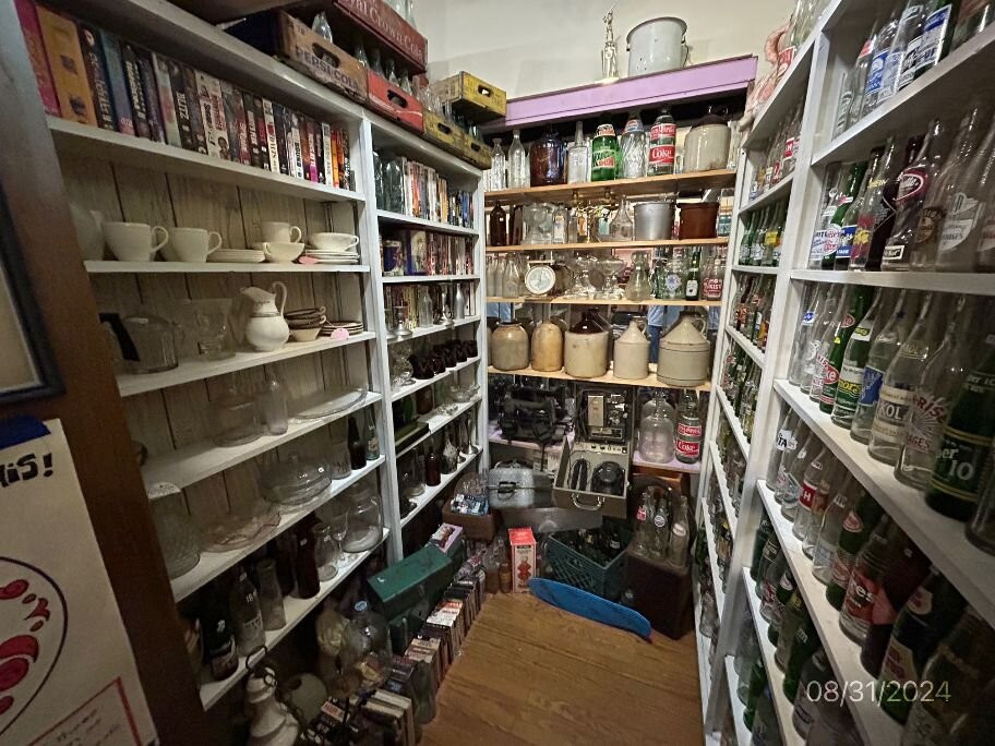 Country Boy Antiques景点图片