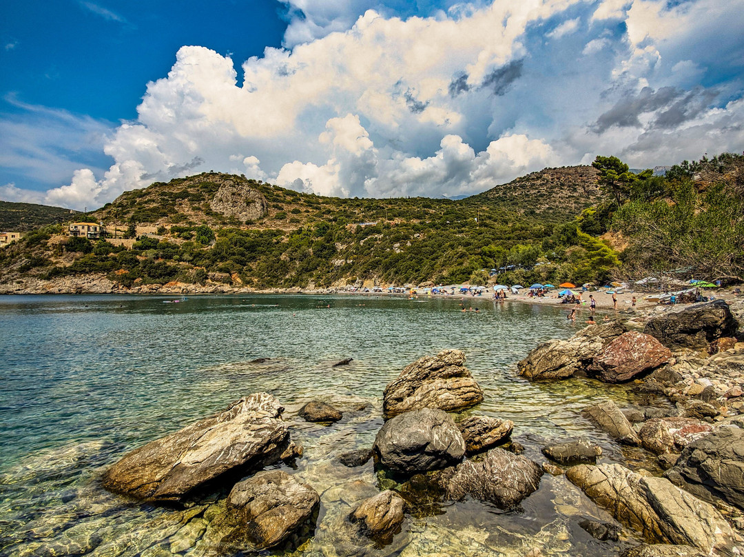 Delfinia Beach-Kardamili必去景点