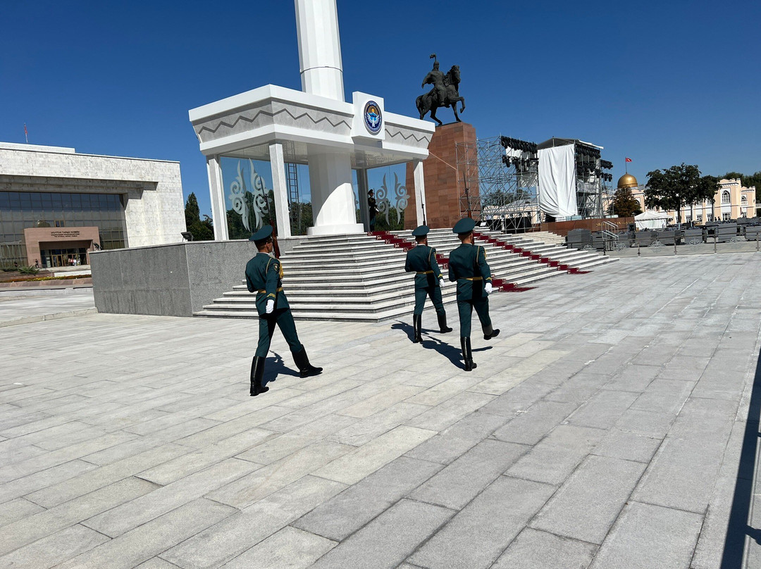 Flagstaff With Country Flag-比斯凯克必去景点