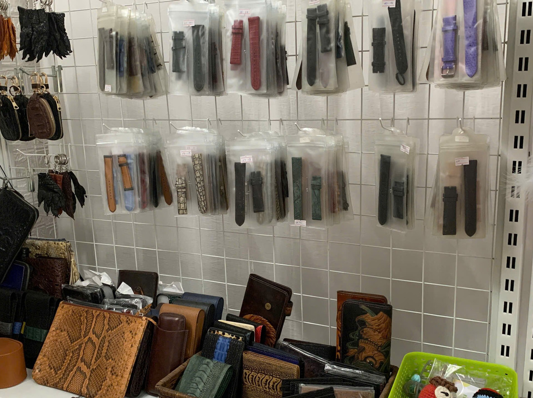 BROS - Gifts, Souvenirs and Leather Goods-岘港必去景点