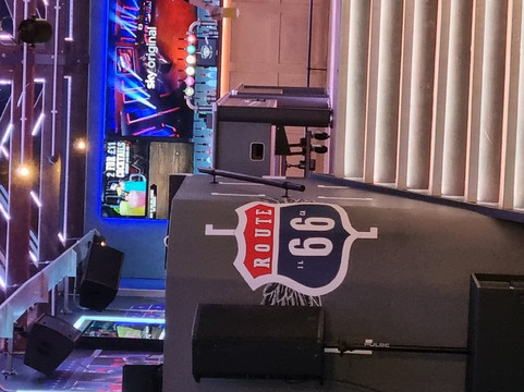 Route 66 Sports Bar & Grill-斯温顿必去景点