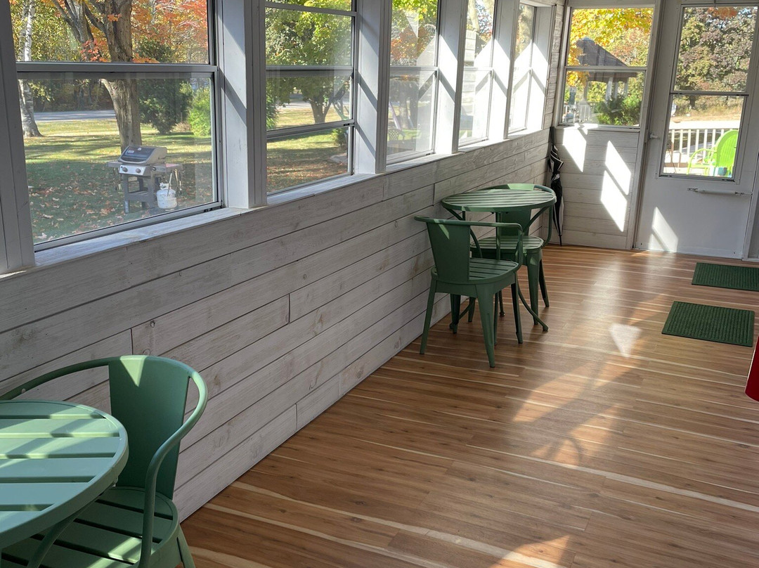 Julie's Park Cafe & Motel主图