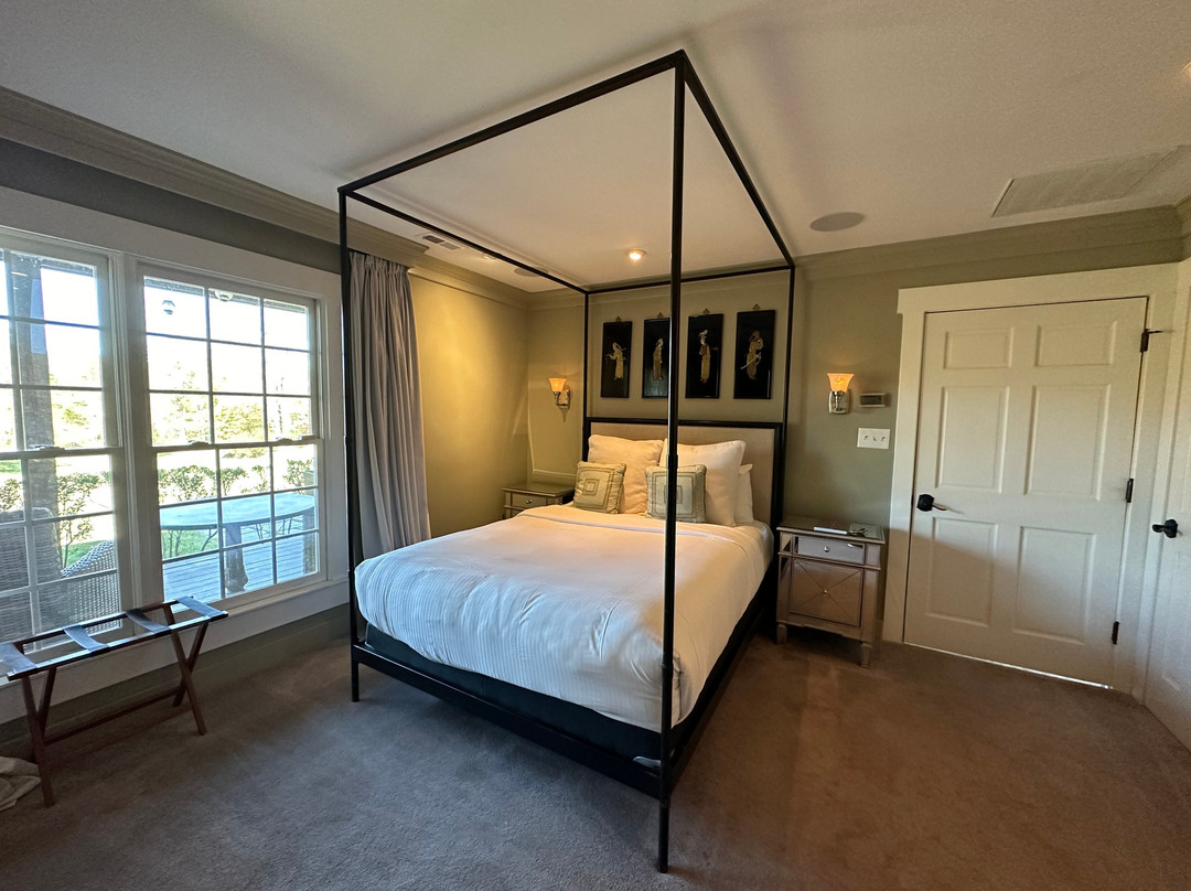 Glen Gordon Manor主图