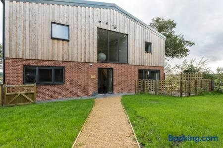 Heath Row Barn