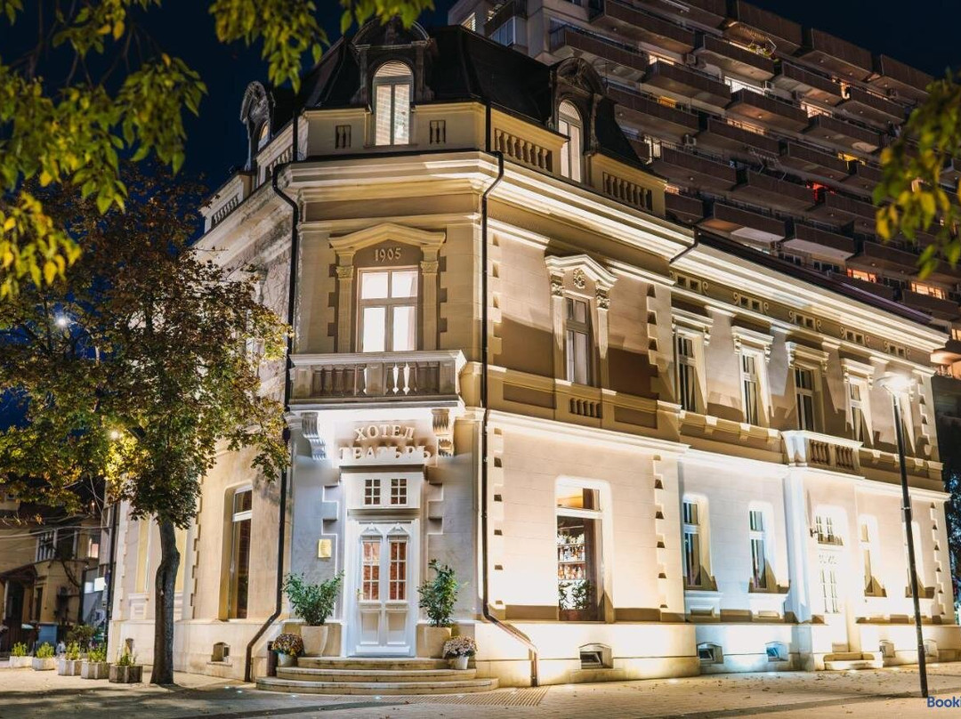 Khotel Teatŭrŭ