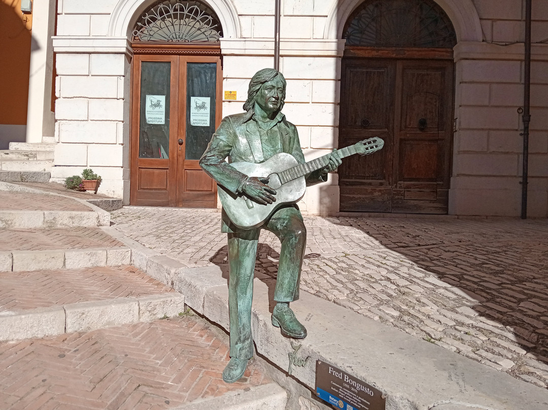 Statua Di Fred Bongusto-坎波巴索必去景点