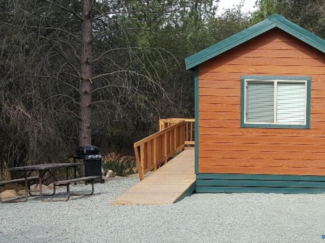 Lake of the Springs Camping Resort Cottage 7