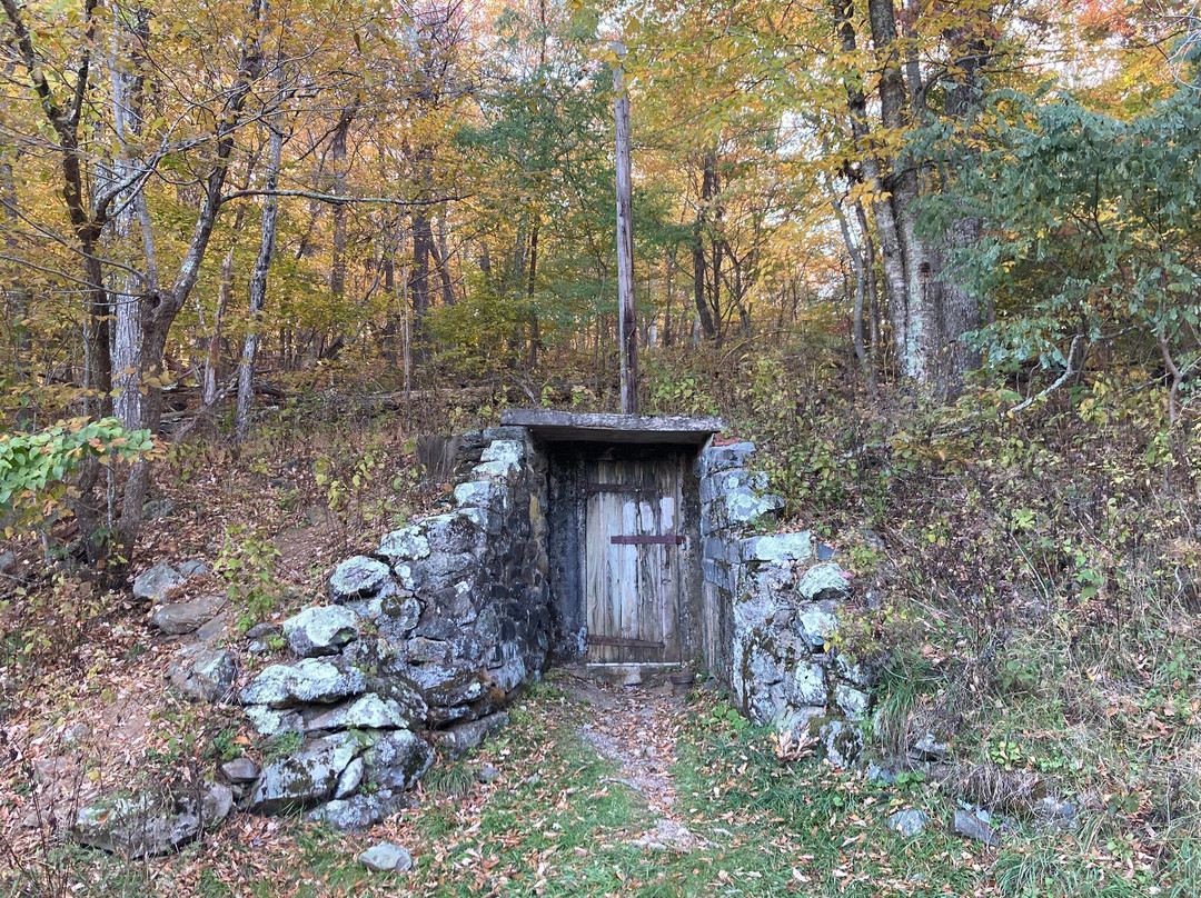 Lewis Falls Trail-雪兰多国家公园必去景点