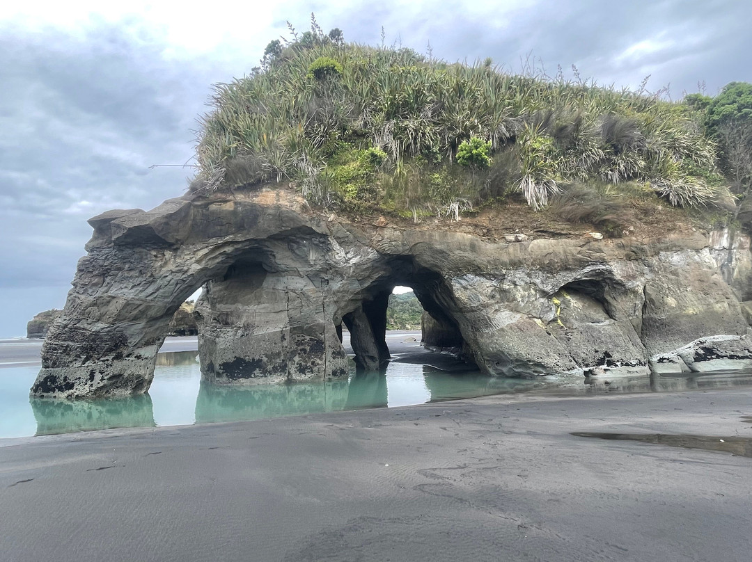 Three Sisters And The Elephant Rock景点图片