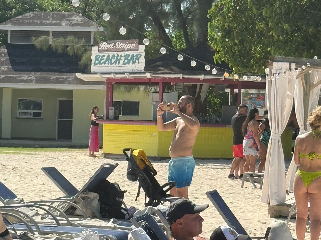 Red Stripe Beach-法尔茅斯必去景点