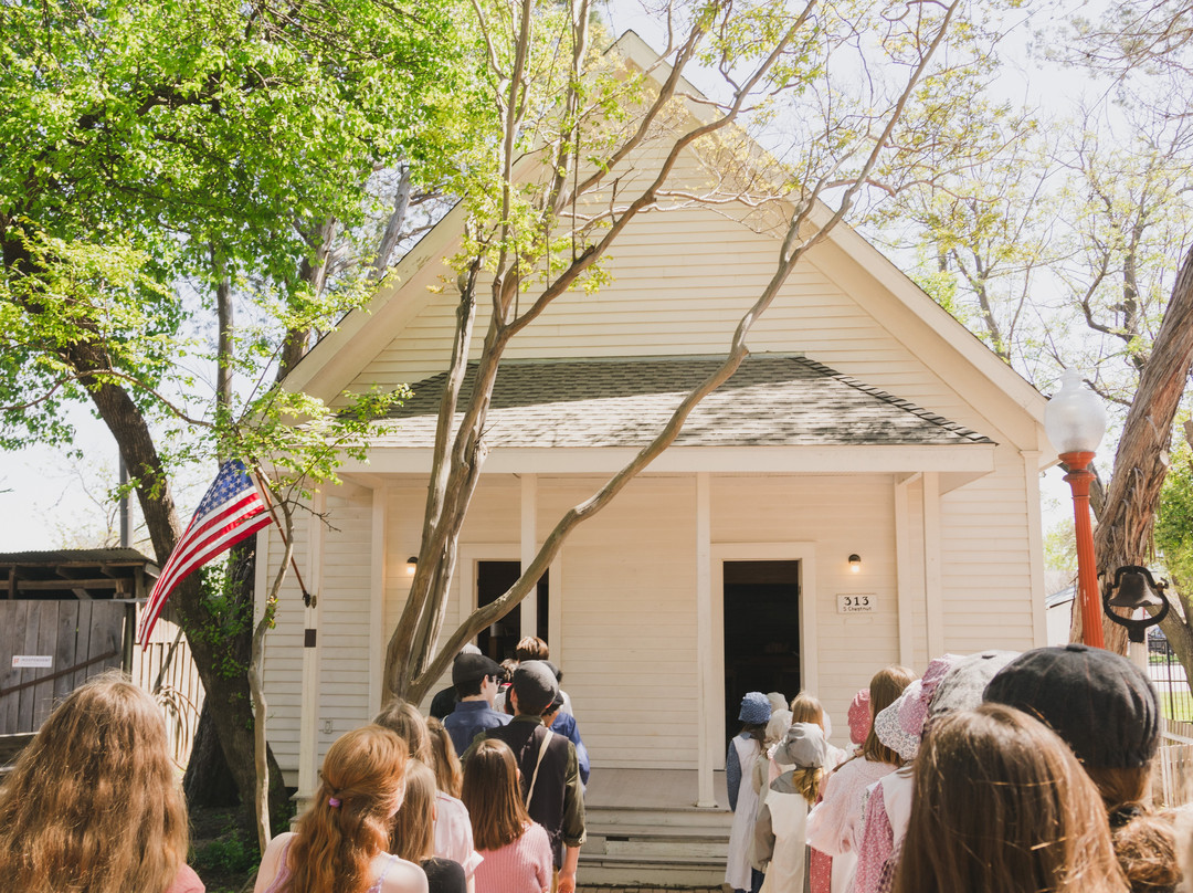 Chestnut Square Historic Village-麦金尼必去景点