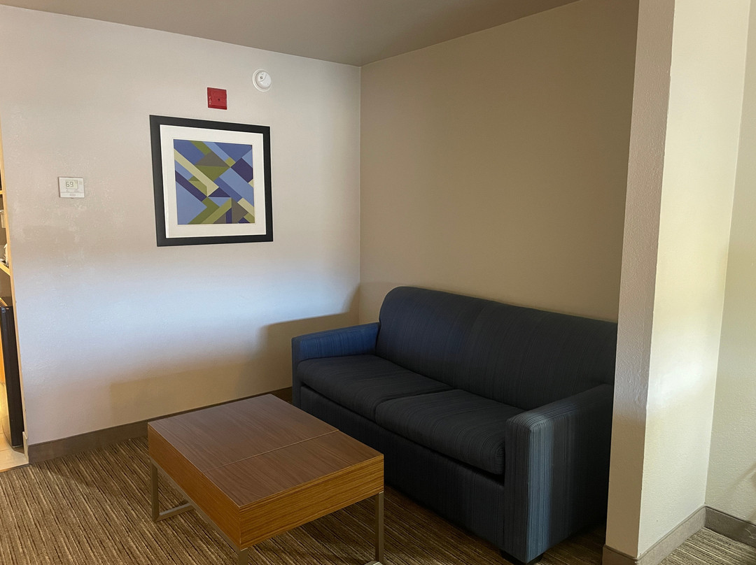 Holiday Inn Express & Suites Hesperia by IHG主图