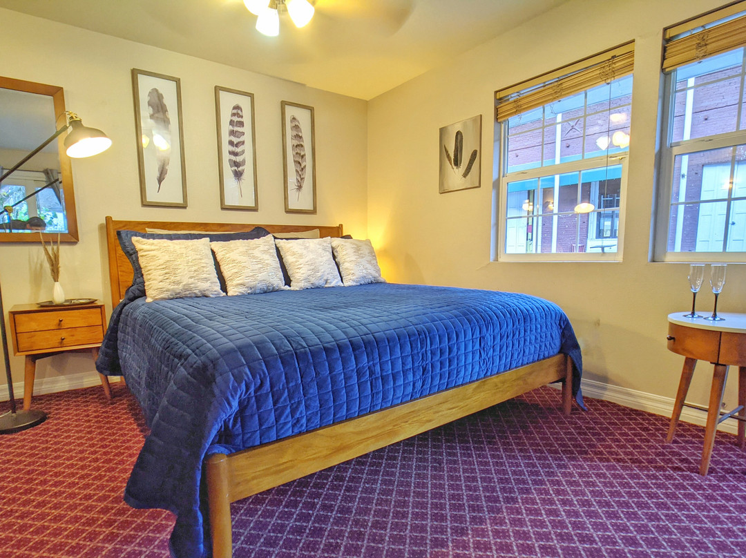 Carriage House Inn主图