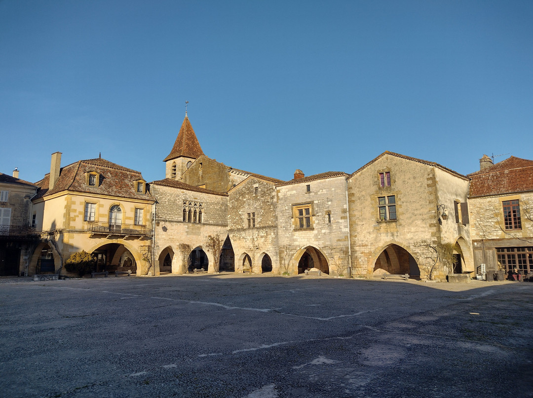 Place des Cornieres, Monpazier景点图片