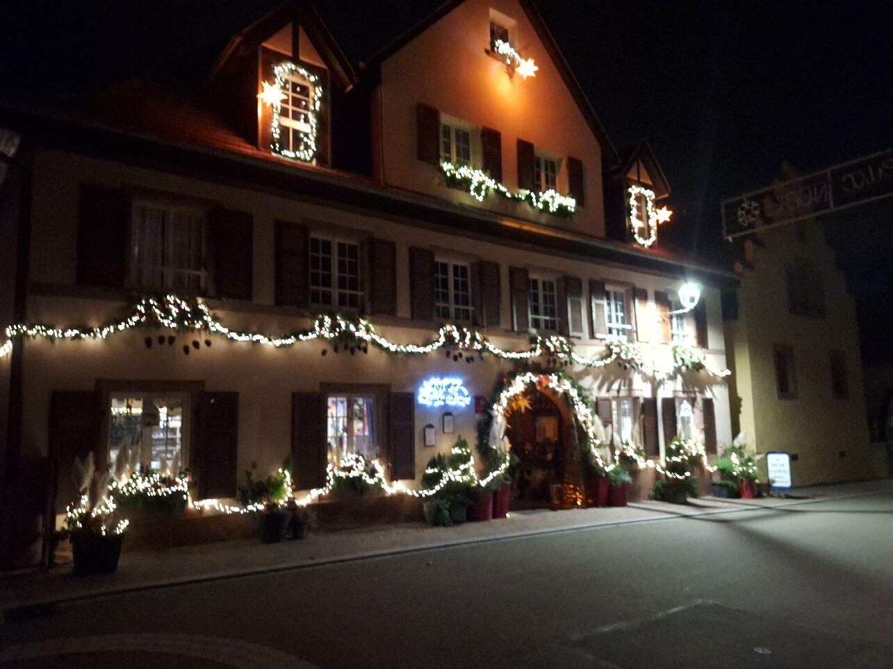 Au Fief Du Chateau-官方