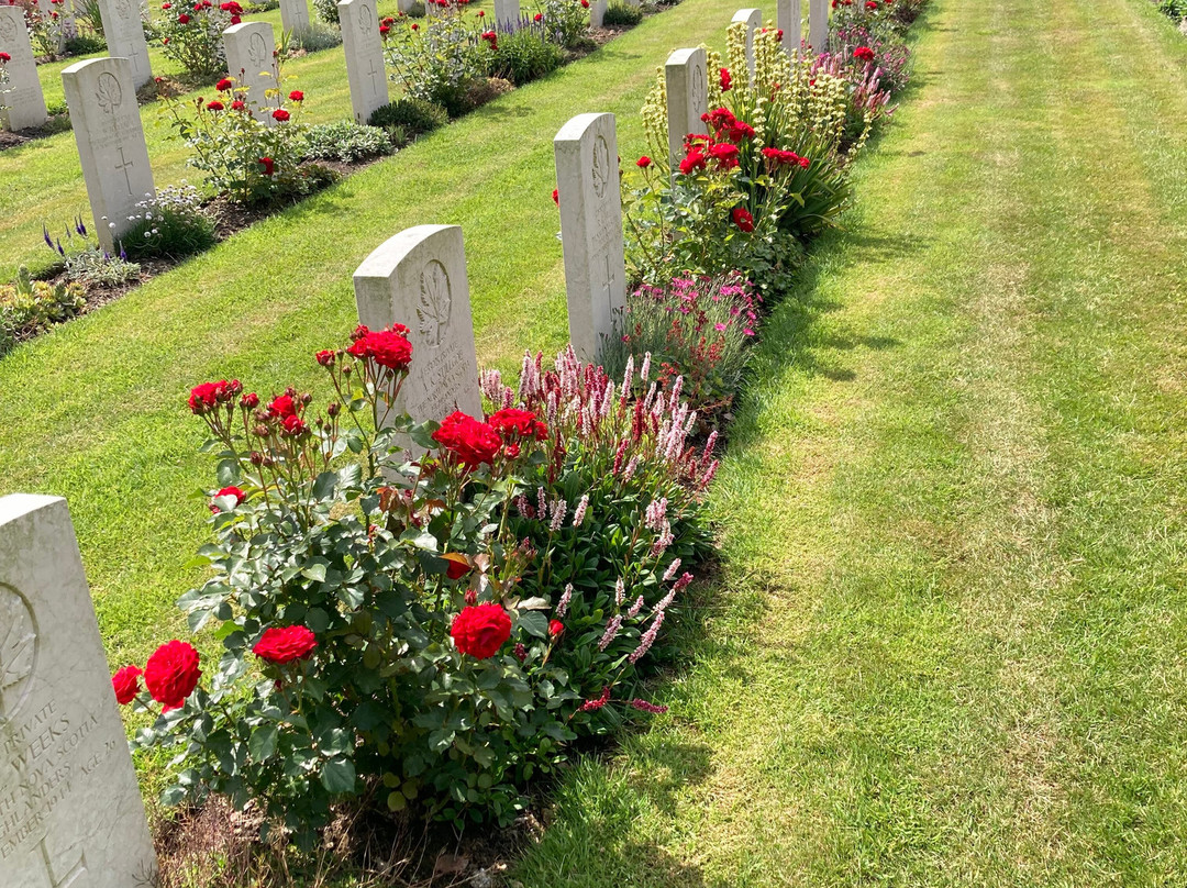 Calais Canadian War Cemetery-Saint-Inglevert必去景点