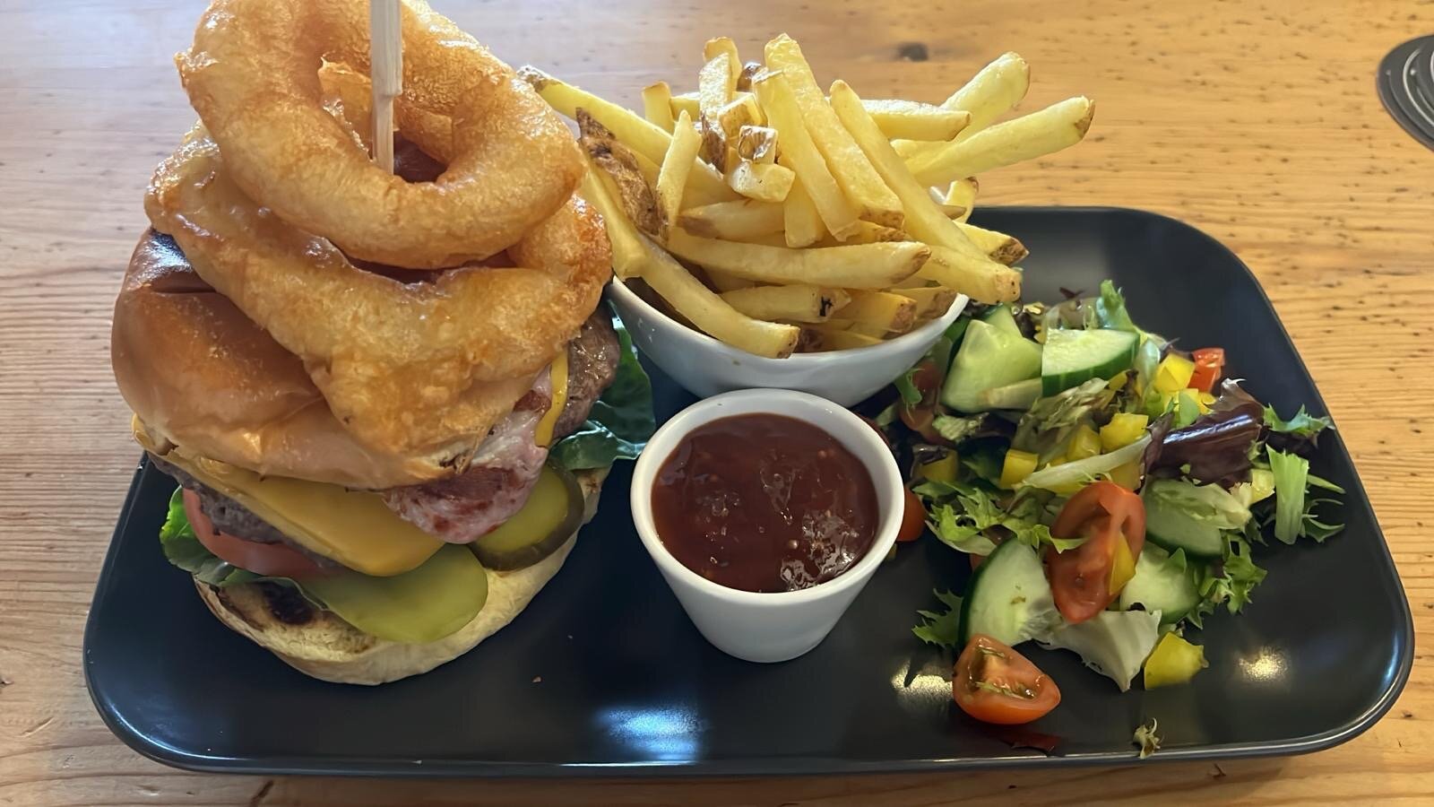 Countryman's Inn-官方
