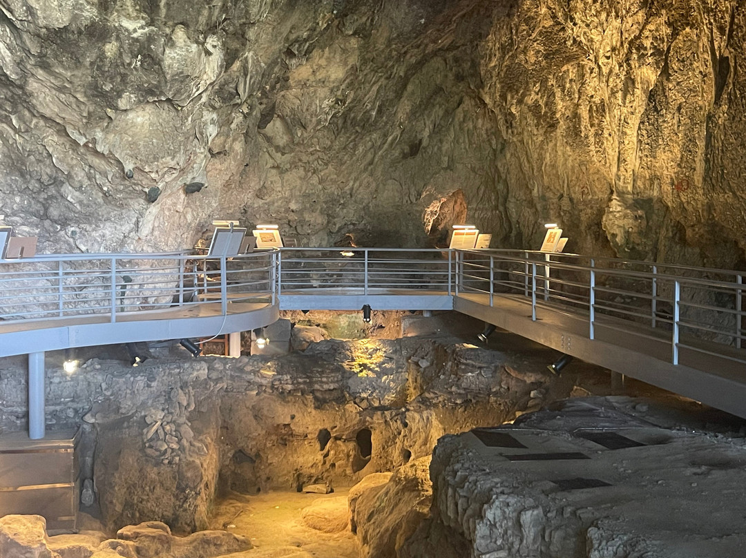 Theopetra Prehistoric Cave-卡兰巴卡必去景点