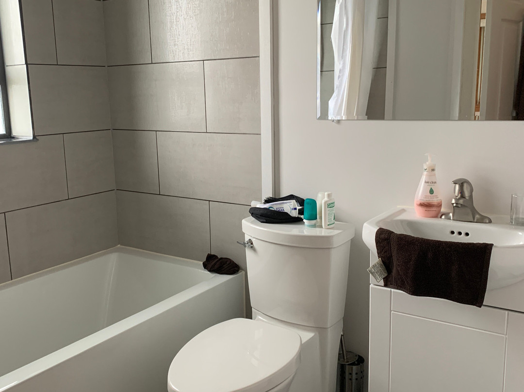 April’s White Raven House主图