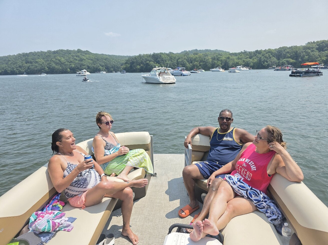 Adventure Boat Rentals-Lake Ozark必去景点