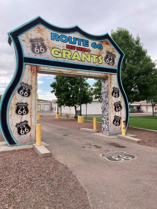 Route 66 Neon Drive-Thru Sign-Grants必去景点