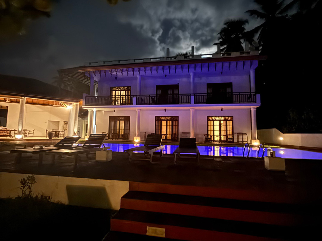 本托塔水滨度假酒店主图