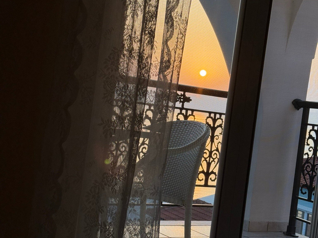 Achillion Apartments主图