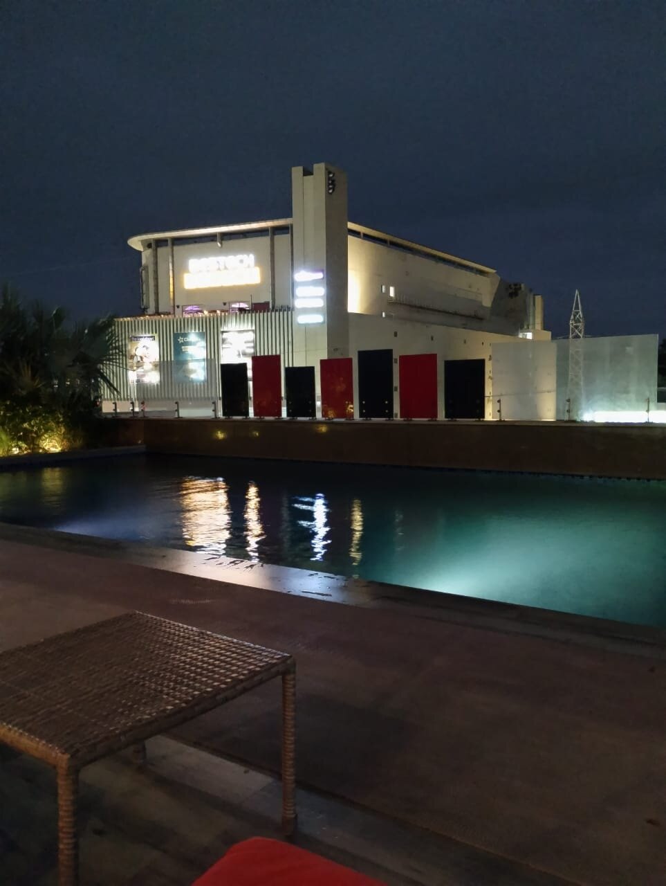 Radisson RED Chandigarh Mohali-泳池