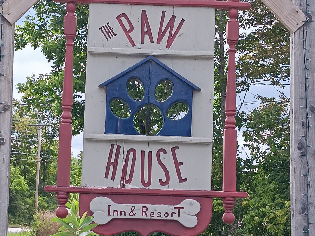 The Paw House Inn主图