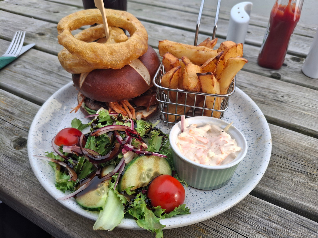 Heron's Mead Caravan Park & Fishing Lakes-斯凯格内斯必去景点