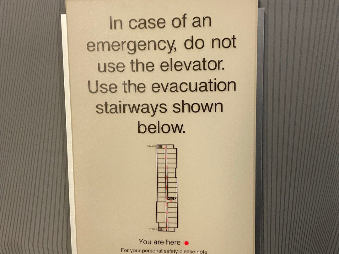 布法罗机场春季山丘套房酒店主图