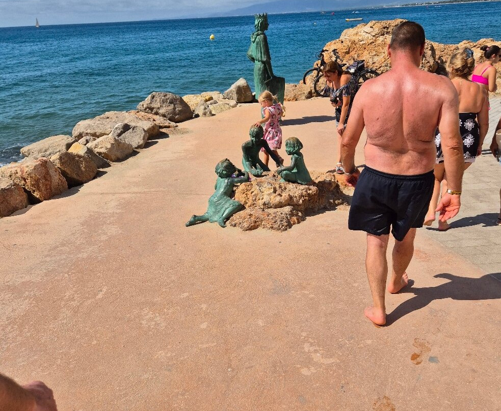 Beach Scene Monument-萨洛必去景点