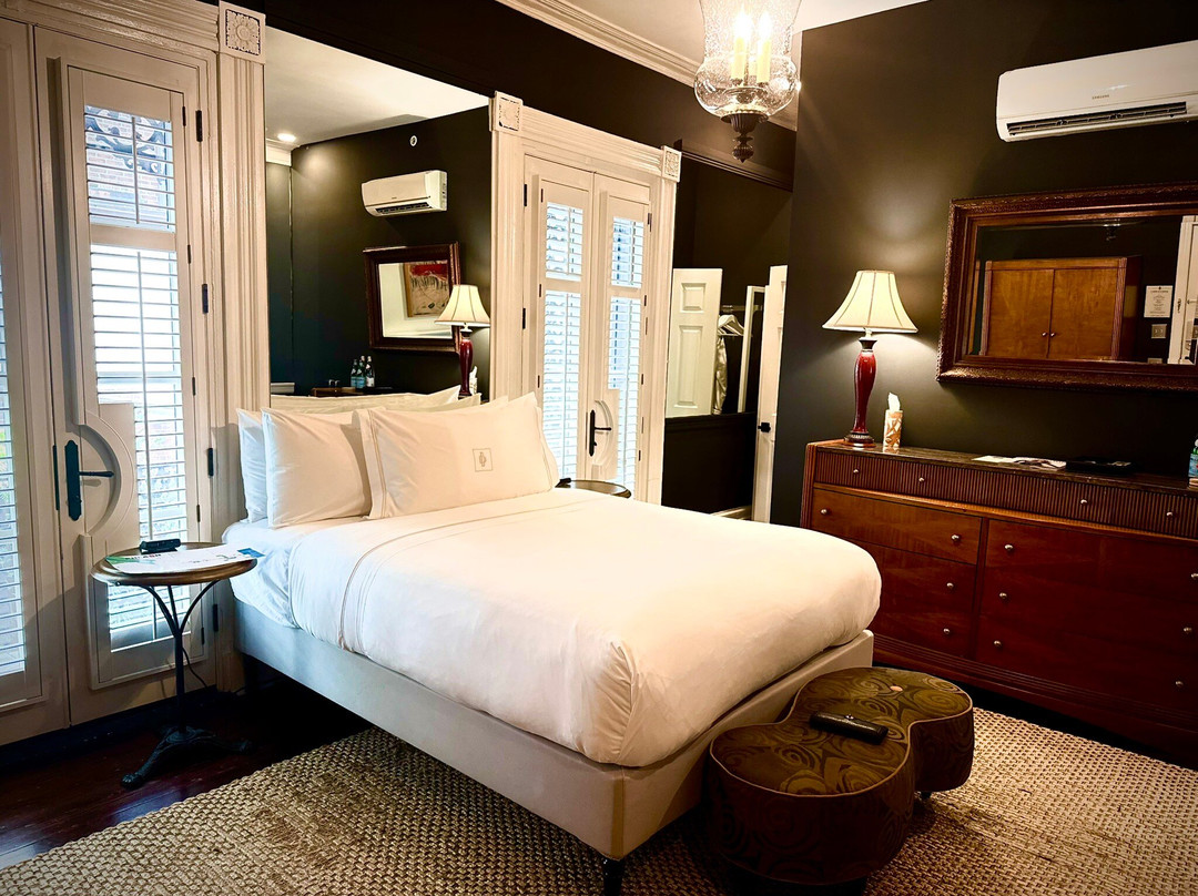 The Dwight D Hotel主图