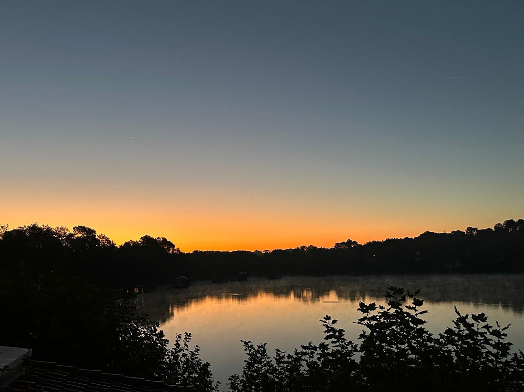 Brindos, Lac & Château主图