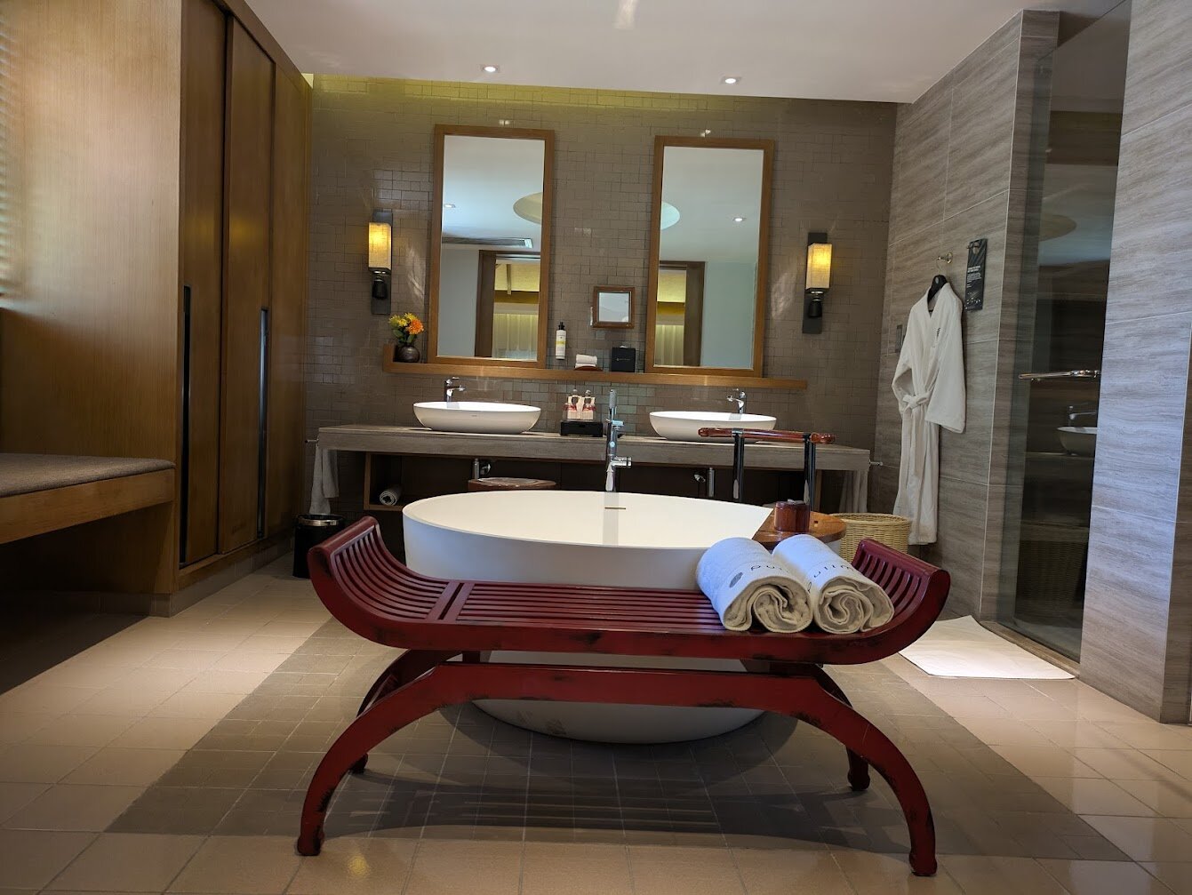 铂尔曼琅勃拉邦酒店-浴室